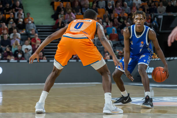 特别是对亚 特别是对亚