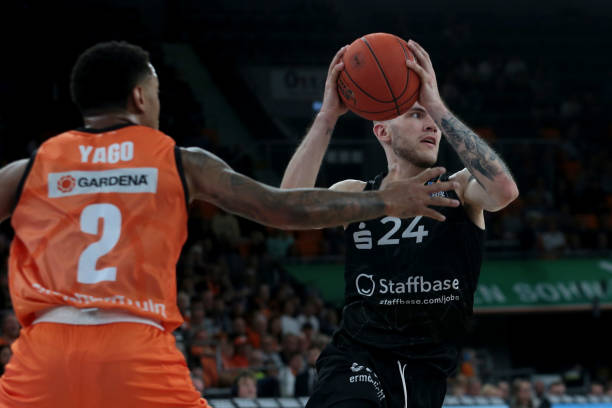 奥亚萨瓦尔 奥亚萨瓦尔